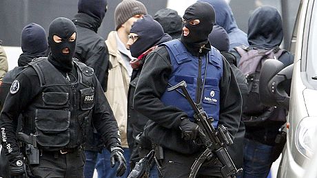 Paris: familiares de um dos alegados atacantes são interrogados
