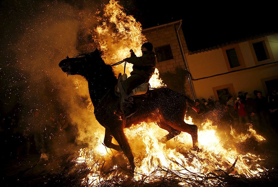 En Espagne, un cheval de feu pour la saint Anton