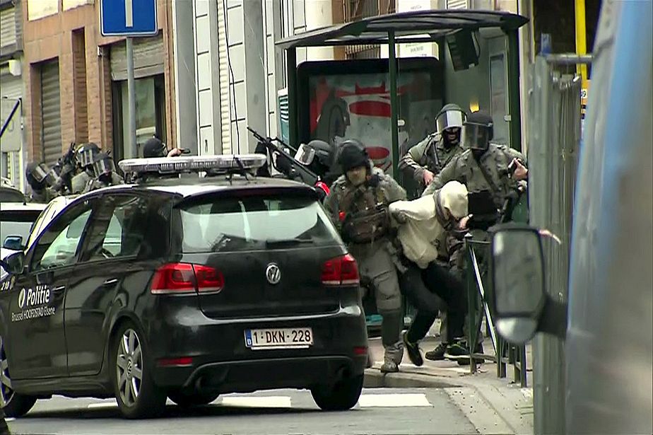Arrestation musclée de suspects des attentats de Paris à Bruxelles