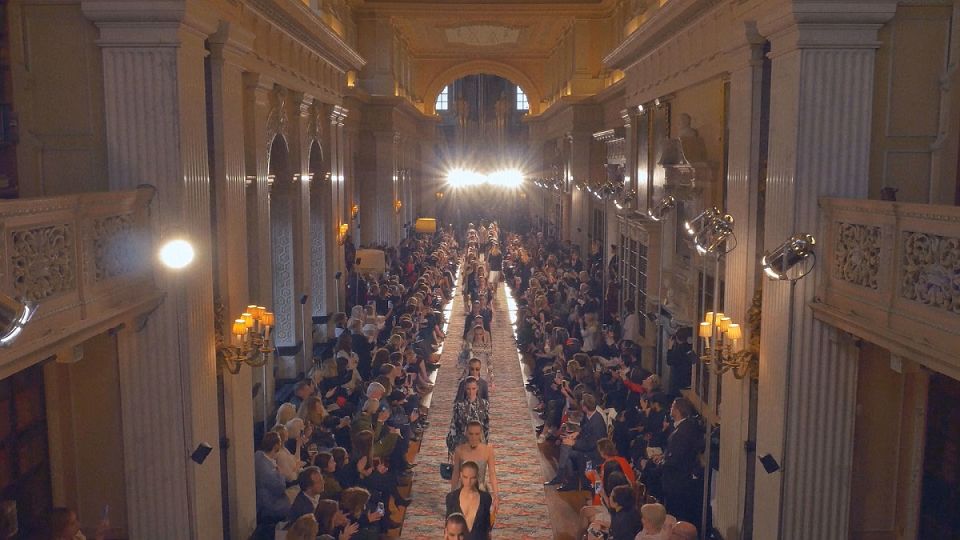 New Look от "Dior" в интерьерах Blenheim Palace