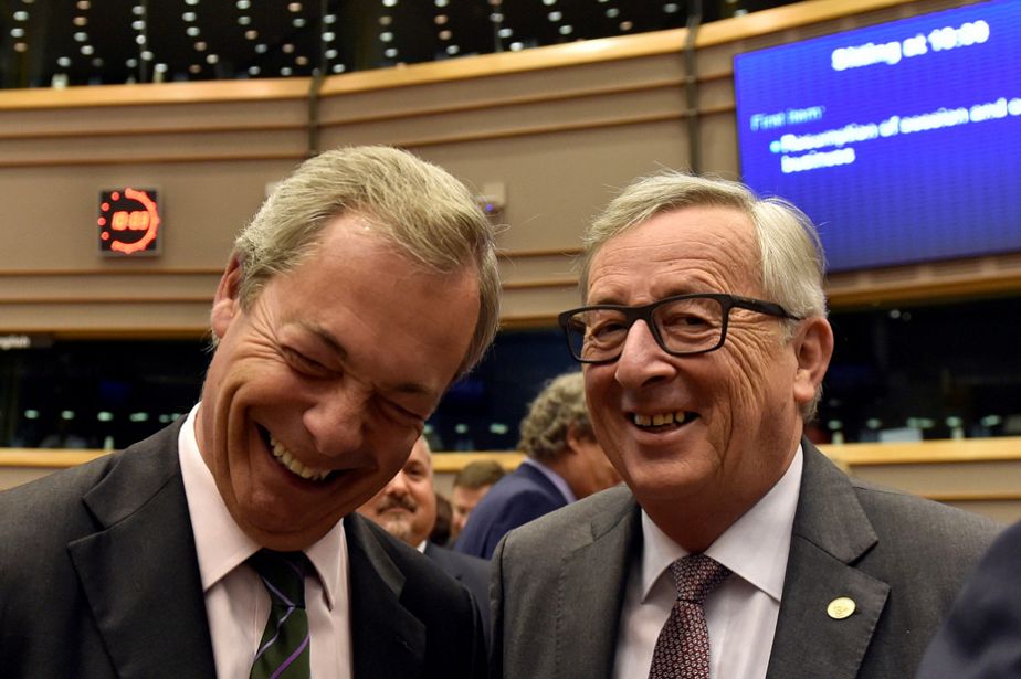 Brexit : Farage jubile, Juncker rit jaune