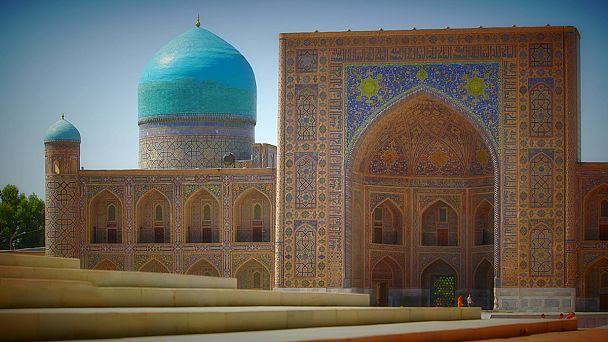 Postcards: Özbekistan'ın sembollerinden, Altın Kaplamalı Medrese