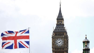 Μ. Βρετανία: Αύξηση δαπανών και μείωση εταιρικής φορολογίας