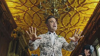 Robbie Williams "parties like a Russian" - Euronews - euronews