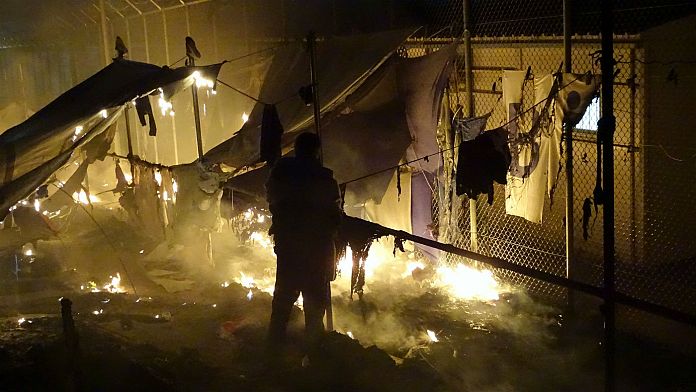 Αποτέλεσμα εικόνας για Grecia: esplosione in campo profughi di Lesbos, scoppia la protesta dei migranti