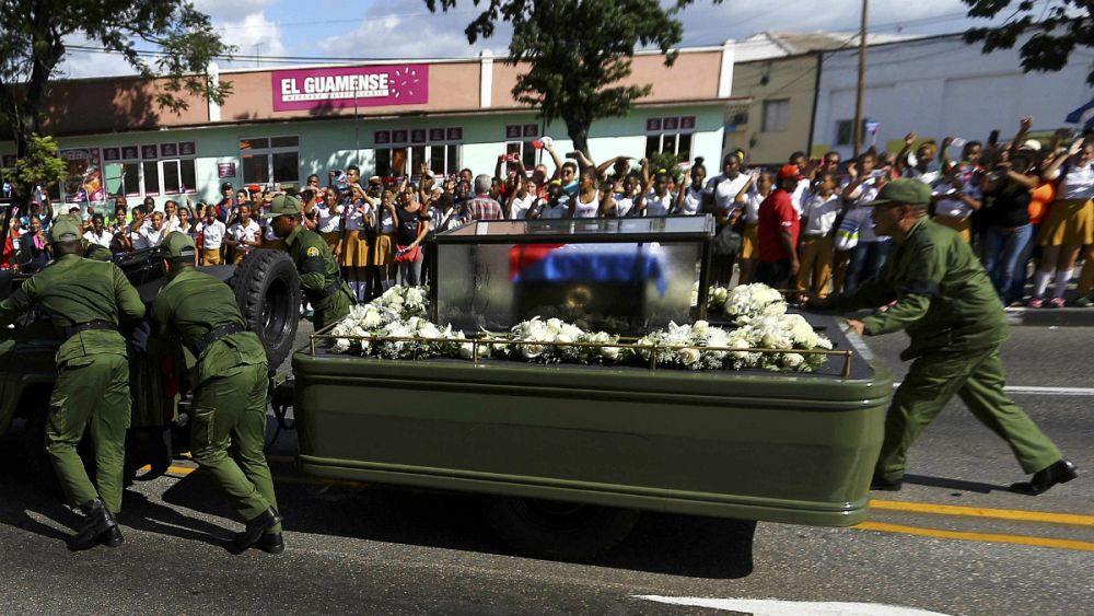 Restos mortais de Fidel Castro chegam em Santiago de Cuba - euronews