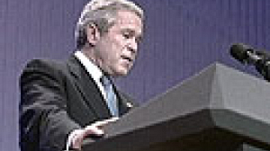APEC : George W. Bush à la rescousse d’un garde du corps