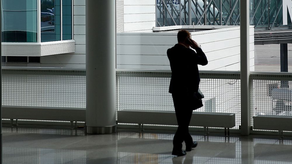 Telecom deal is last step to end European roaming charges - euronews