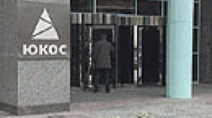 Les dirigeants de Ioukos fuient la justice Russe
