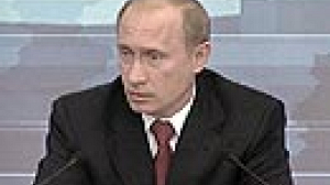 Putin fronts up to more than 700 journalists