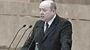 Russian PM survives no confidence vote