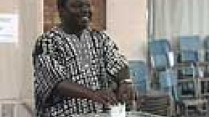 Opposition take early lead in Zimbabwe poll