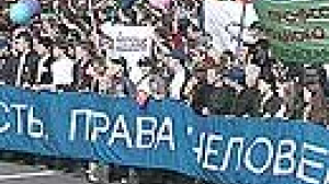 1° maggio: pochi russi in piazza. I sindacati italiani a Scampia