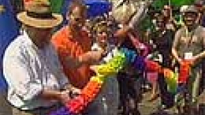 La gay pride fait la fête, en rêvant de mariage, d’adoption et d‘égalité en Europe