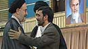 Iran : le président Mahmoud Ahmadinejad entre officiellement en fonction