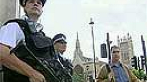 Al Qaeda threat adds to London commuter jitters