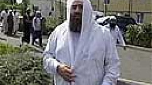 Radical cleric Bakri leaves UK
