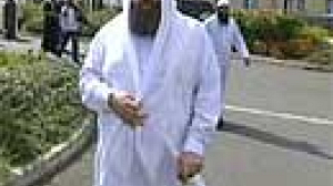 Britain bars Bakri in anti-terrorism drive