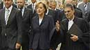Merkel pays homage to Berlin Wall victims