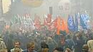 Mass strikes over job security and pay in France