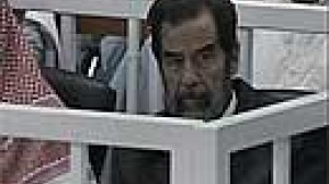 Saddam Hussein conteste la légitimité du Tribunal Spécial Irakien