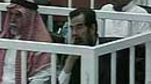 La défense au procès de Saddam Hussein à nouveau prise pour cible.