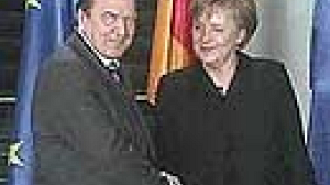 Allemagne : Angela Merkel se met au travail