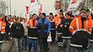 Dock workers strike over cargo change plans