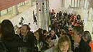 Long waits at new Spanish airport terminal