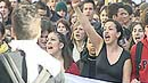 Violence as French students reject labour laws