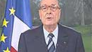 Chirac signs controversial jobs law, with modifications