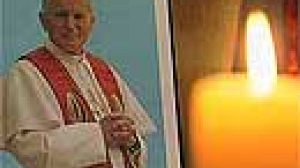 Les Polonais rendent hommage à Jean-Paul II