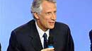 Students keep up heat on embattled Villepin
