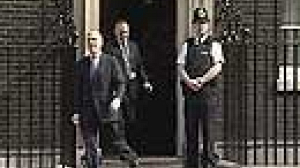 Blair sconfitto alle amministrative decide un rimpasto-lampo del governo