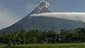 Indonesian island braces for volcano eruption