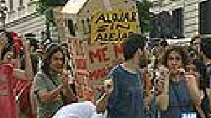 Les jeunes espagnols manifestent pour exiger des logements abordables