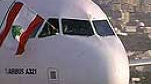 Israel lifts air blockade, planes land again in Beirut