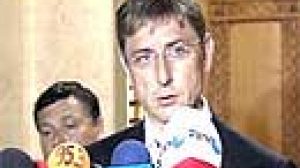 Hungarian PM tries to tough out crisis