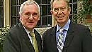 Londres et Dublin tentent une ultime fois de relancer les institutions d’Irlande du nord..