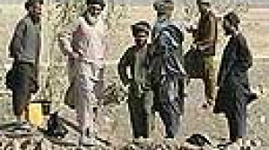 Le village afghan frappé par l’OTAN a enterré ses morts.