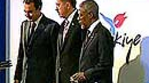 Construire des ponts entre musulmans et occidentaux, le travail de l“Alliance des civilisations”