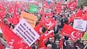 Turquie : 15.000 personnes manifestent à Istanbul contre la venue du pape