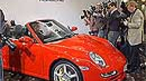 Porsche gives no clues on its plans for VW