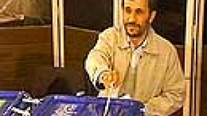 Un double scrutin test pour Mahmoud Ahmadinejad