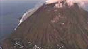 Tidal wave fears over erupting Stromboli ease