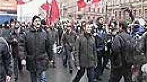 Violents affrontements à St Pétersbourg entre des manifestants anti-Poutine et la police
