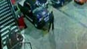 Une vidéo sur l’arrestation brutale d’une jeune femme britannique crée la polémique
