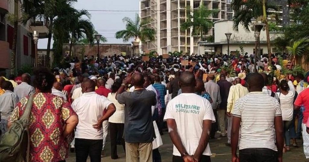 Gabon La Police Disperse Une Marche De Partisans De L Opposant Jean