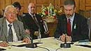 Partage du pouvoir en Irlande du Nord le 8 mai après un accord entre Sinn Fein et Unionistes.