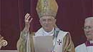 Pope prays for peace at Easter Sunday mass